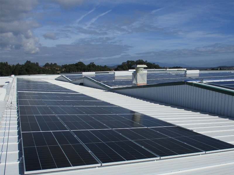 Instalación placas solares en industrias Varver en Tuy (Pontevedra)